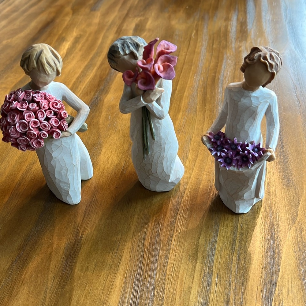 Lot of Willow Tree figurines